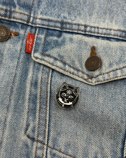Dark Cat Pin - Mysterious Jewelry for Cat Lovers