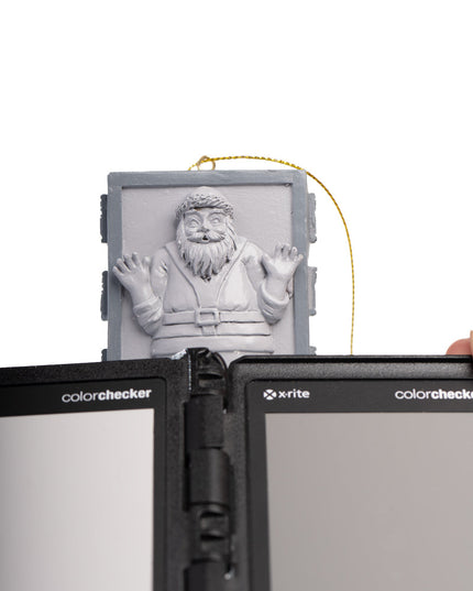 Joulupukki jäädytettynä karboniittiin -koriste