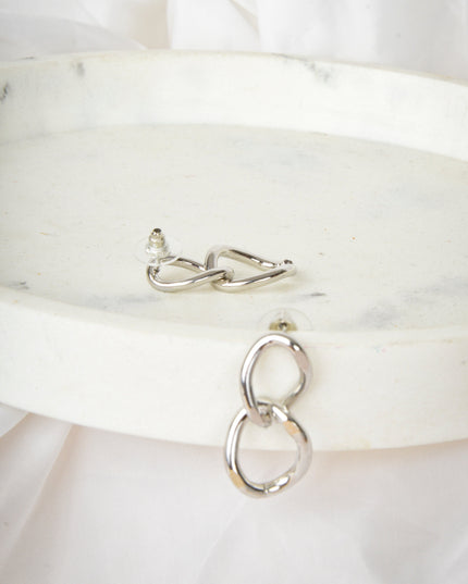 Hopeiset ketjukorvakorut