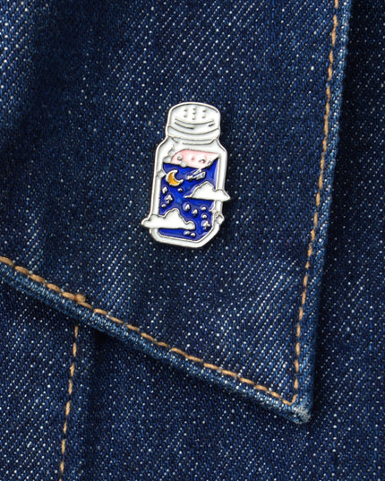 Kitűző - Night's Soy Candle Inspired Accessory