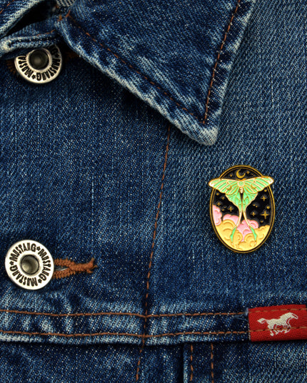 Yöperhonen VII Badge