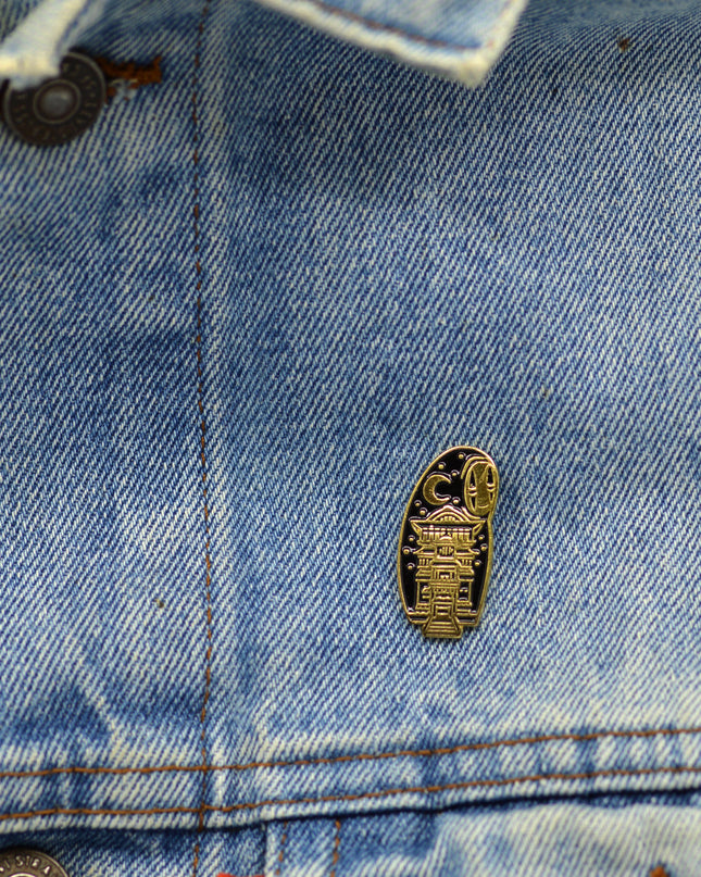 Nightshade Pin - Salaperäinen Halloween-aksesuori