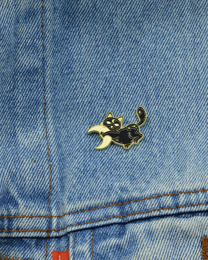 Moon Cat Pin - Charming Halloween Accessory