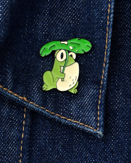 Leafy Frog Brooch - Charming Nature-Inspired Accessory