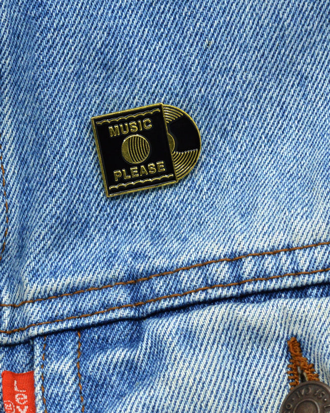 Music Please Emaljimerkki