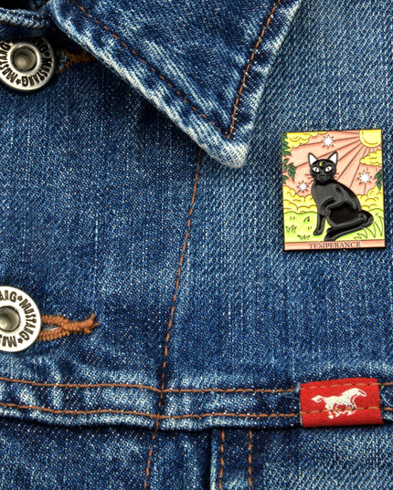 Kissa Tarot Kohtuus Pin