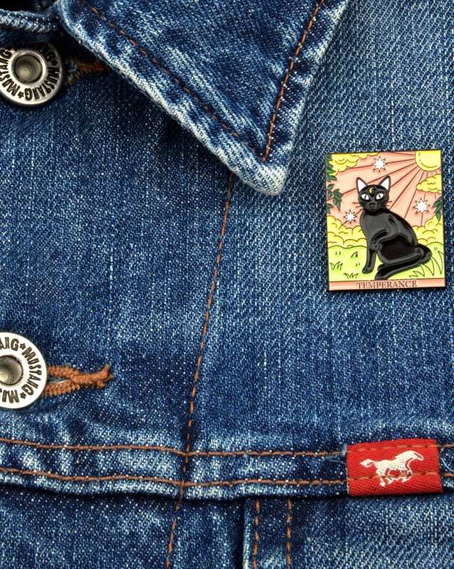 Kissa Tarot Kohtuus Pin