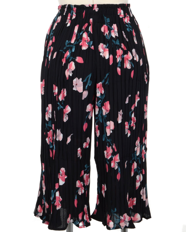 Mustat laskostetut housut